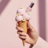 Промпт для фото в стиле 💅 Нежный маникюр с мороженым и ромашками в пастельных тонах