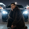 Промпт для фото в стиле 🌃 Зимняя городская магия: девушка, Mercedes и снегопад