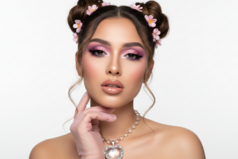 Промпт для фото в стиле 💄 Высокая мода в стиле Y2K: нежно-розовый портрет