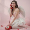 Промпт для фото в стиле 💝 Ангел-телефонистка: звонок в День влюбленных