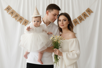 Промпт для фото в стиле 👨‍👩‍👧 Нежный семейный портрет в пастельных тонах