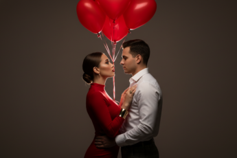 Промпт для фото в стиле 💝 Романтичная фотосессия: страсть в красном и сердцах