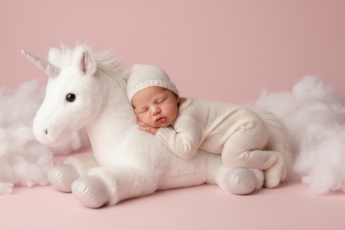 Промпт для фото в стиле 👶 Сладкие сны на облаке с единорогом