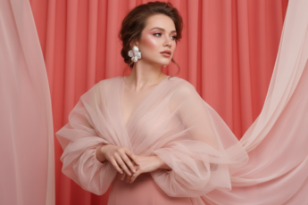 Промпт для фото в стиле 🌸 Нежный портрет в оттенках пудровой розы