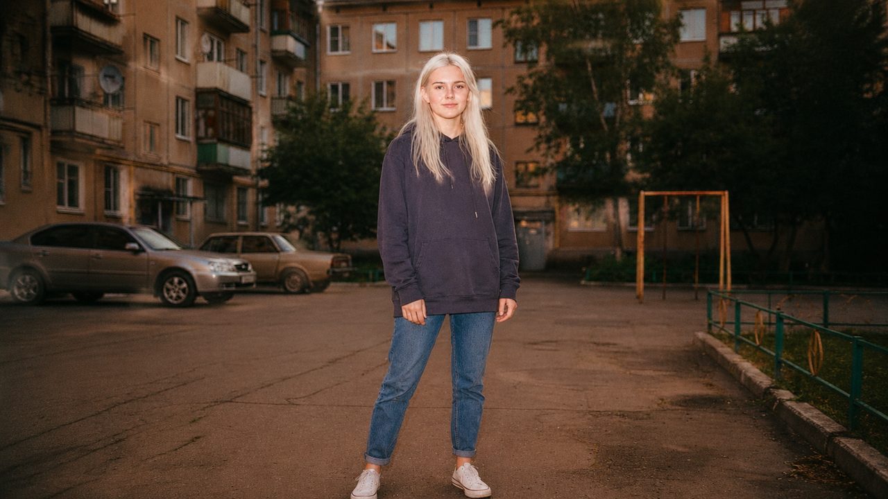 Эффект плёночного фото в нейросети: тёплый аналоговый кадр с зерном и сохранённым лицом