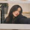 Фото в стиле полароид: селфи-карточка Polaroid с тёплыми винтажными тонами