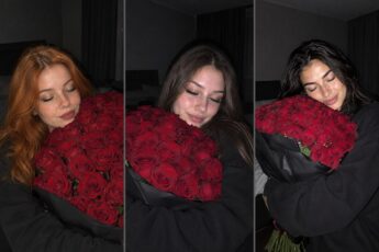 Фото с большим букетом роз: три девушки в тёмной спальне обнимают красные розы, глаза закрыты
